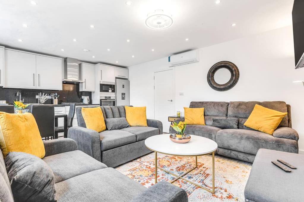 Luxaway 2br Kensington With Ac - Sleeps Up To 11 *